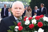 Mamy zdjęcia Jarosław Kaczyński na Wawelu odwiedził grób brata. Tak spędził urodziny