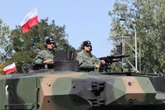 Sondaż CBOS Rosną obawy Polaków o niepodległość. Największy lęk od lat