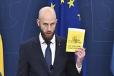 Miliony ulotek Przerażające przewodniki jak przetrwać wojnę. Kraj blisko Polski szykuje się na Puti…