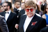 JEST WŚCIEKŁY! Elton John grzmi na rząd Wielkiej Brytanii: "Totalni frajerzy!". Chodzi o AI