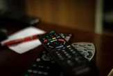 Wstrząsająca tragedia. Nie żyje 2-letnia dziewczynka. Zabił ją pilot do telewizora?