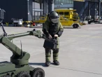 Służby w akcji Bezpańskie bagaże wywołały spore zamieszanie na lotnisku. Do akcji wkroczył pirotech…
