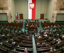 Długa laba Sejmu w sierpniu Posłowie mają w tym roku 34 dni wakacji. "A zwykły człowiek nie może dostać dwóch ty…