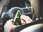 Pijany kierowca Wypił "na miejscu", potem wsiadł w auto i odjechał. Nie uniknie kary
