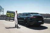 Porsche zdobyło Zielone Piekło! Nowa wersja modelu Cayenne przejmuje tytuł "Najszy...