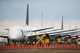 Szok w przestworzach Pękła szyba w Boeingu, pasażer wyssany poza maszynę! Wstrząsające wideo