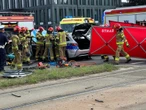 PILNE Wypadek radiowozu w Warszawie! Wśród rannych policjanci. Strażacy musieli ciąć blachę