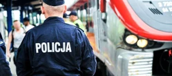 wszyscy zdębieli Chwile grozy w pociągu! 51-latek wyciągnął "broń" i zaczął się nią bawić