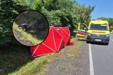 Tak doszło do tragedii 28-latek huknął w tył ciężarówki! Mężczyzna nie żyje. Makabryczny wypadek pod Łęczycą [ZDJĘCIA]