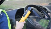NIEMOŻLIWE, A JEDNAK Ciechanów. Na widok policji uciekł do cudzego domu i... schował się pod kocem. Wcześ…