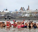 Moda na zimne kąpiele Warszawiacy kochają morsować. Wśród nich są burmistrzowie i radni