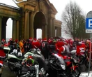 Co za widok! Motomikołaje przygotowały prezenty dla dzieci. Widowiskowa parada na ulicach Szczeci…