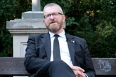 Liczne zarzuty dla polityka Grzegorz Braun stanie dziś przed sądem. Co mu grozi?