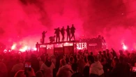 Tak Kolejorz świętuje mistrzostwo Wielka feta w Poznaniu. Triumfalny przejazd Lecha przez miasto, całonocna zabawa jak…