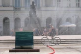 BĘDZIE GORĄCO Uderzy prawdziwa bomba ciepła! Tutaj żar będzie lał się z nieba. Ponad 30 stopni