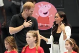 Rodzina królewska Świnka Peppa pokonała Meghan Markle! Harry też nie miał szans