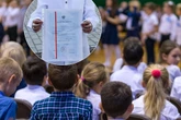 Zmiany na świadectwach szkolnych Wielkie zmiany na świadectwach szkolnych. To już przesądzone! Uczniowie będą zawiedz…