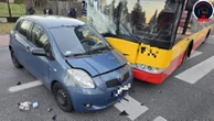 Było groźnie! Autobus miejski zderzył się z osobówką. Są poszkodowani