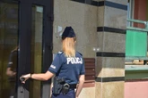 Interwencja Ktoś zadzwonił na policję. Ojciec i matka będą mieli kłopoty