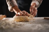 Wypieki Przez ten błąd Polkom nie wychodzi pieczenie ciasta. Ile sody oczyszczonej dodać zamiast proszku do pieczenia? Zapamiętaj tę proporcję, a ciasta będą mięciutkie