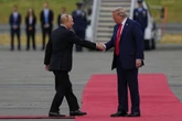Gesty wiele zdradziły Totalna dominacja Donalda Trumpa! Tak przywitał Władimira Putina na lotnisku