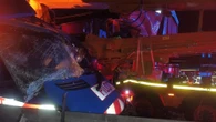 Na miejscu prokurator Potężne zderzenie tira i ciężarówki z maszyną budowlaną! Jeden kierowca nie żyje. Nocna tragedia na A2 [ZDJĘCIA]