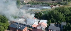 Pożar hali w Chorzowie. Znaleziono zwłoki mężczyzny z dziurą w głowie. Doszło do z...