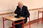 Rozmawiamy z seniorem 86-latek zdaje maturę. "Boję się bardziej niż w zeszłym roku"
