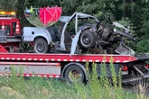 PRZERAŻAJĄCE ZDJĘCIA 30-latek jechał gruzem: BMW bez drzwi i okien! Uderzył w drzewa i zginął na miejscu