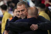 Koniec spekulacji Nagły komunikat FC Barcelona o Hansim Flicku! Zapadła ostateczna decyzja ws. przyszł…