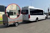 Szokujące zachowanie kierowcy! 14 osób w busie. Kierowca z promilami i łapówką w ręku!
