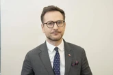 padły bardzo mocne słowa Niepokojące doniesienia polskiego europosła! Buda alarmuje: "Ostrzelanie całego boku samochodu"
