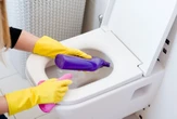 Domowe porządki Jak sobota - to wrzuc to do klopa! Nigdy nie kupisz płynu do WC. W jedną noc usuwa kamień i brzydkie zapachy. Czyszczenie toalety