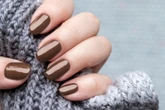 Manicure na jesień Taki manicure w tym sezonie będą nosiły wszystkie eleganckie kobiety. Koniecznie kup ten kolor lakieru do paznokci