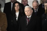 16. rocznica katastrofy smoleńskiej Marsz Pamięci PiS przeszedł ulicami Warszawy. Na czele Jarosław i Marta Kaczyńscy