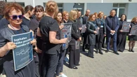 Protest "Czarny Tydzień" w szpitalach powiatowych. Medycy wyszli przed placówki w całej Polsce. "Służbę zdrowia zostawili w trzecim świecie”