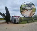 Wypadek Samochód roztrzaskał się na ogrodzeniu. Kierowca trafił do szpitala