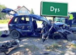 Wypadek "Płacz, przekleństwa". Ford roztrzaskał się na drzewie, w środku 4 nastolatków. Koszmarny początek wakacji