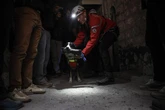 En vidéo : sauvetage de randonneurs à même la paroi, chiens qui flairent les victimes…. Le vertigineux exercice des secouristes en montagne