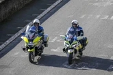En plein passage du Tour de France à Pau, une femme enceinte et sur le point d’accoucher se retrouve escortée par la police jusqu’à la maternité !