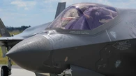 Przywitanie F-35. Na niebie pojawił się wymowny napis