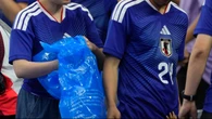 Kibice Japonii przynieśli ze sobą worki. "To okazanie szacunku"