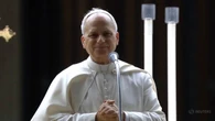 Kardynał Dziwisz z wizytą u papieża. Wręczył mu prezent