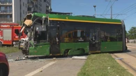Groźny wypadek na torowisku. Tramwaj zderzył się z autokarem
