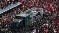 Iran żegna Alego Chameneiego. Tłumy na ulicach Teheranu