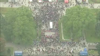 Manifestacje w Warszawie, zrobiło się niebezpiecznie. "Proszę mnie nie dotykać"
