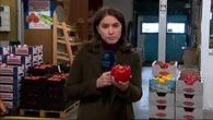 "Rozdają, bo nie mogą sprzedać". Rolnicy w rozpaczliwej sytuacji