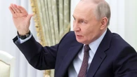 "Putin boi się, że coś spadnie mu na głowę". Rosja w potrzasku