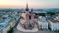 Dawna stolica Polski się rozrasta. Błyskawiczny wzrost liczby mieszkańców