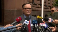 Uciekała z Iranu i musiała sama kupić bilet. Rzecznik MSZ tłumaczy